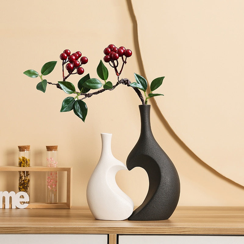 Silhouette of Love – Modern Heart-Shaped Abstract Vase Set